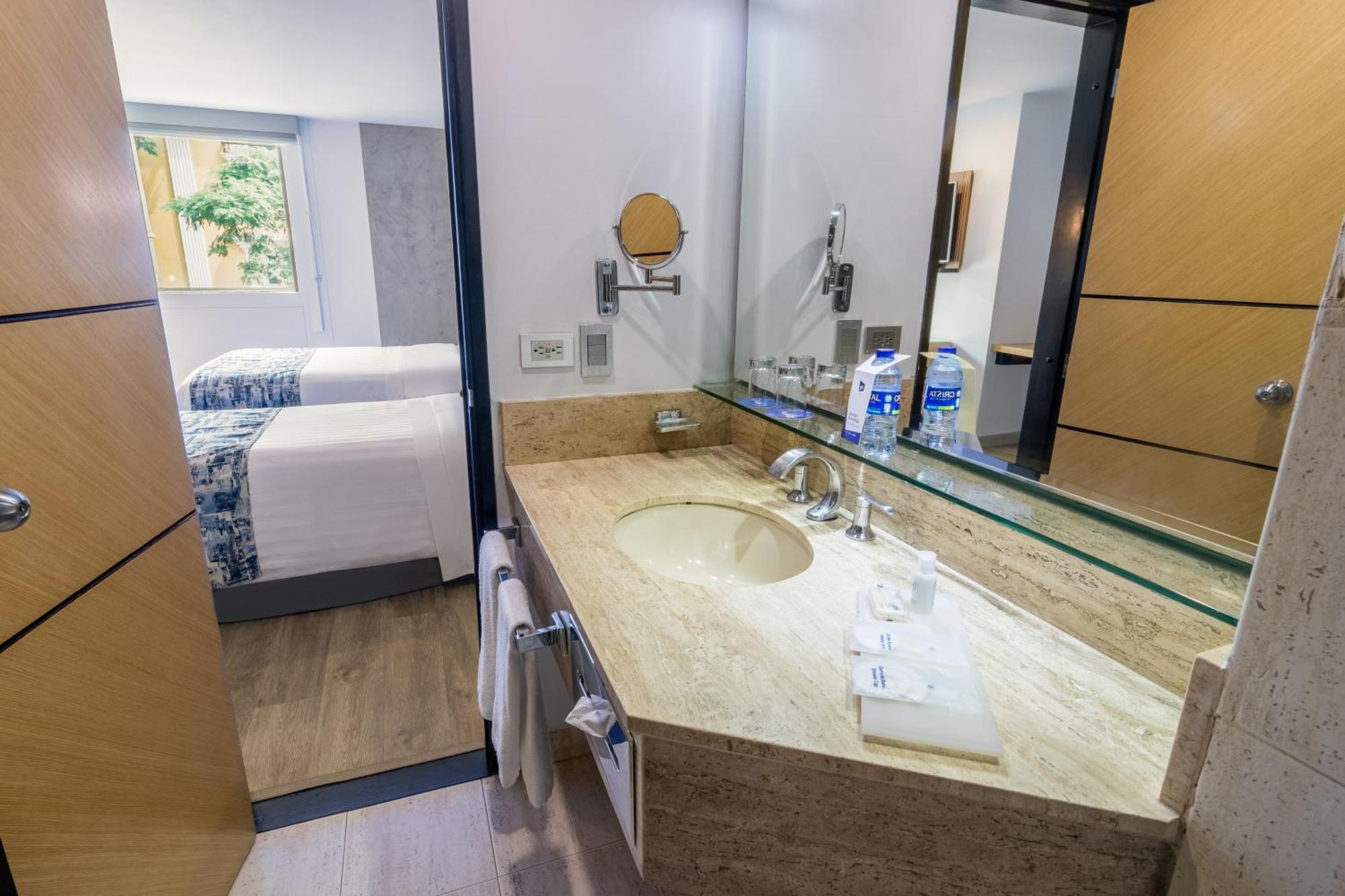 Ghl Hotel Abadia Plaza เปเรย์รา ภายนอก รูปภาพ