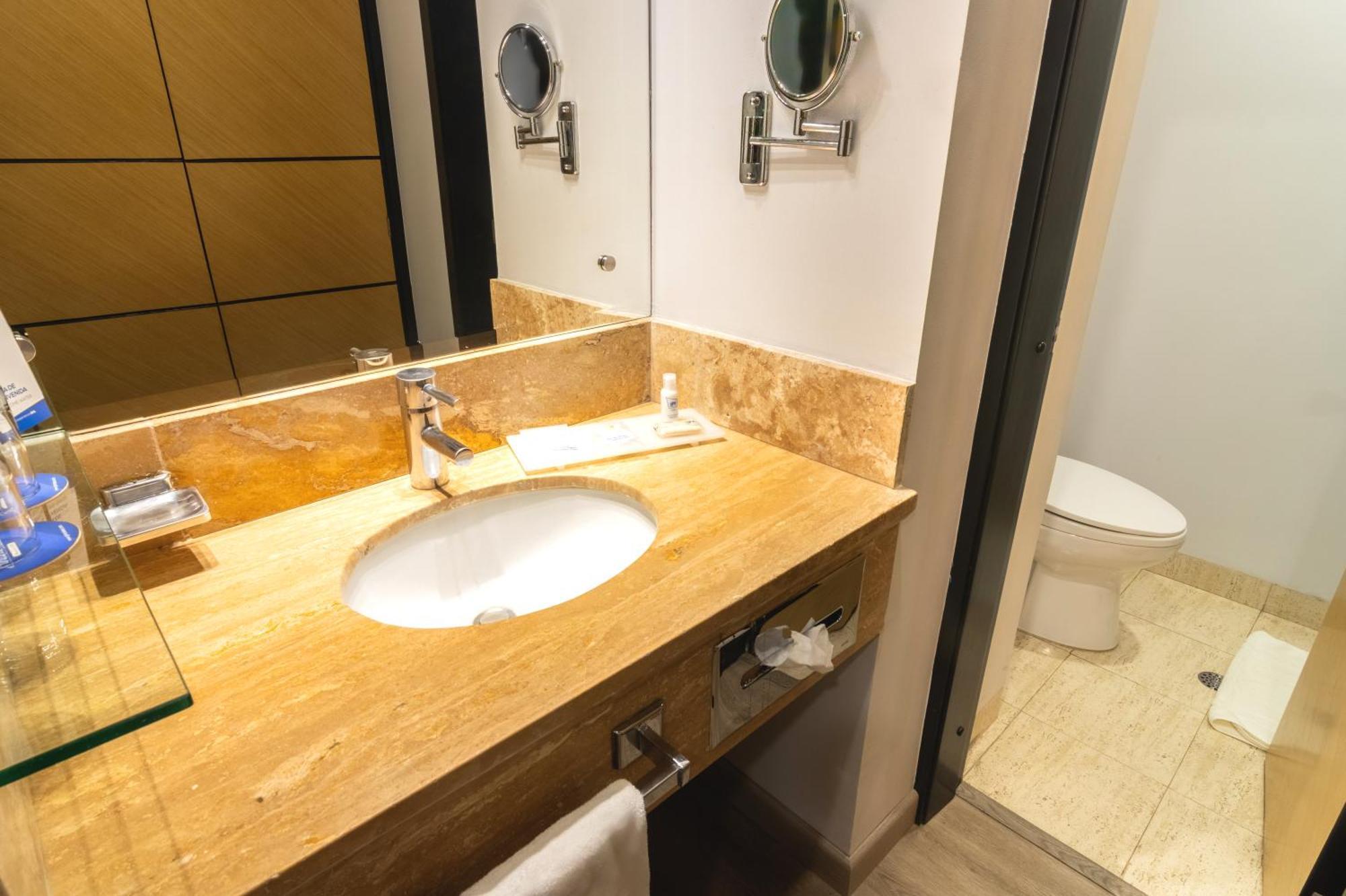 Ghl Hotel Abadia Plaza เปเรย์รา ภายนอก รูปภาพ